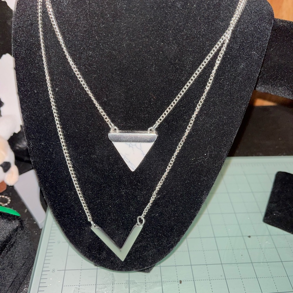Chic Silver Geometric Necklace - image 1